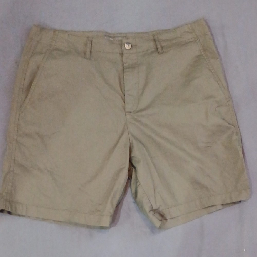 Slate & Stone Women's Beige Shorts